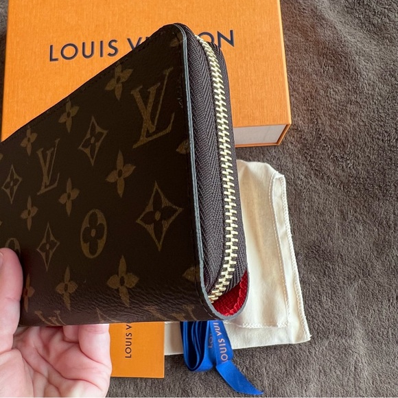 LOUIS VUITTON MONOGRAM ZIPPY WALLET LONG - Picture 5 of 11
